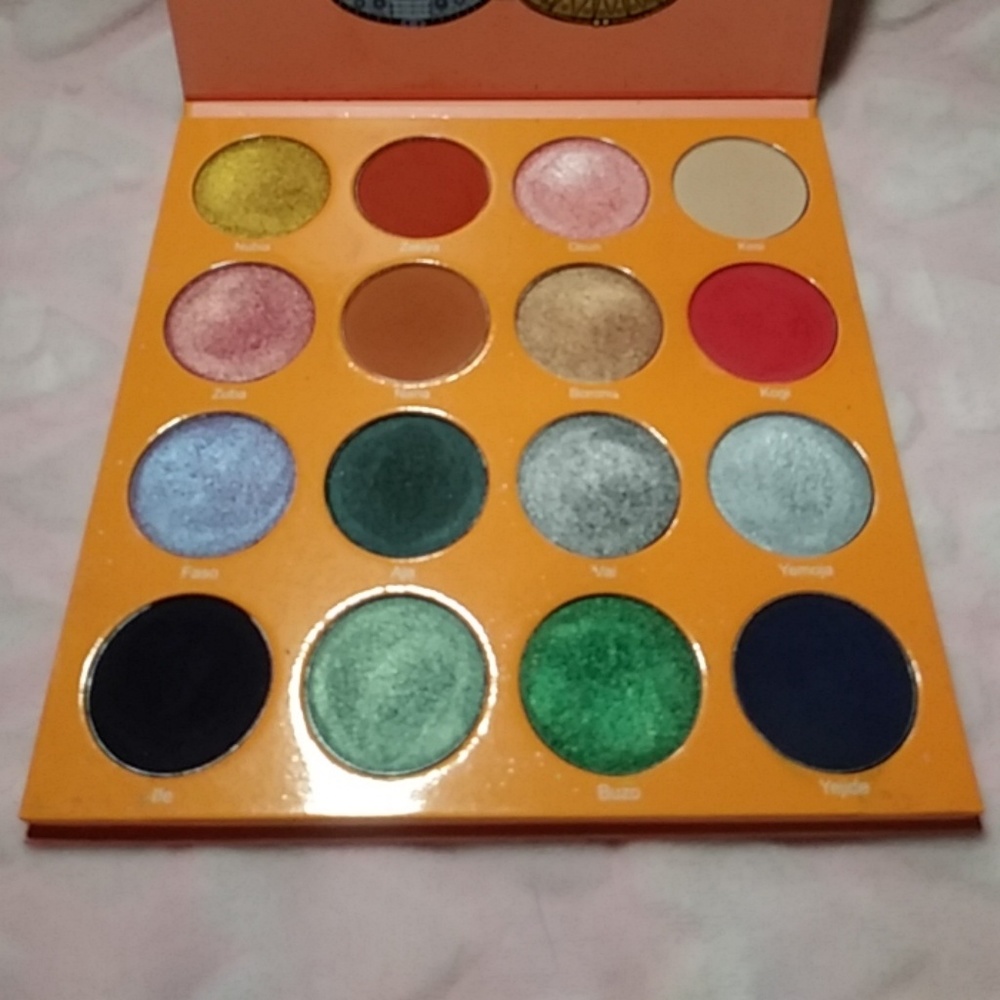 SOLD Large Juvias place magic palette